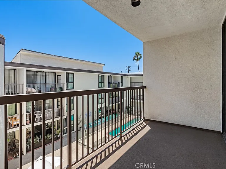 911 N Kings Rd #319 — Photo 31