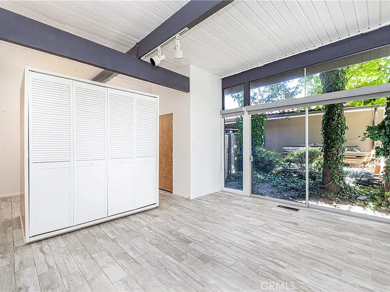 18349 Hiawatha St — Photo 18