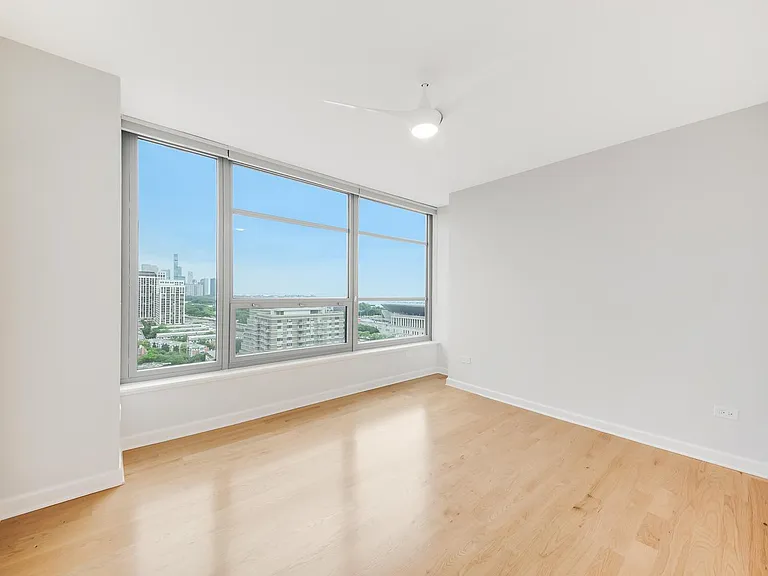 1600 S Prairie Ave #1902 — Photo 12