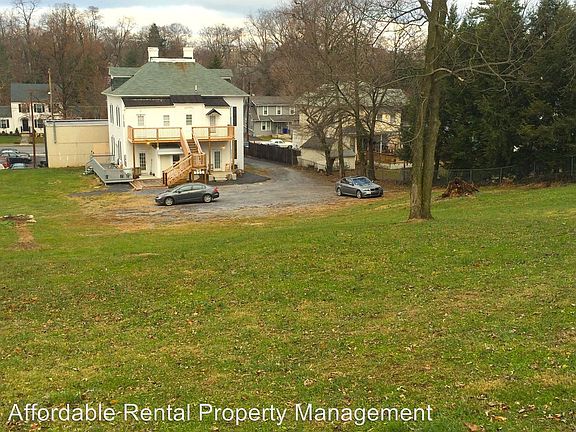 2nd image of 724 Virginia Ave APT 4