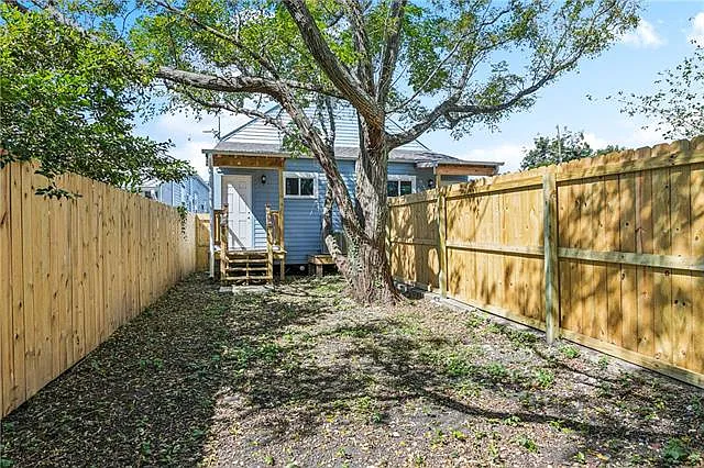 1537 Louisa St — Photo 10