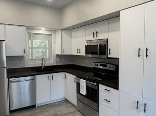 595 W 17th St, Dubuque, IA 52001