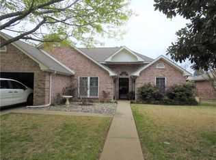 609 Martin St, Bonham, TX 75418