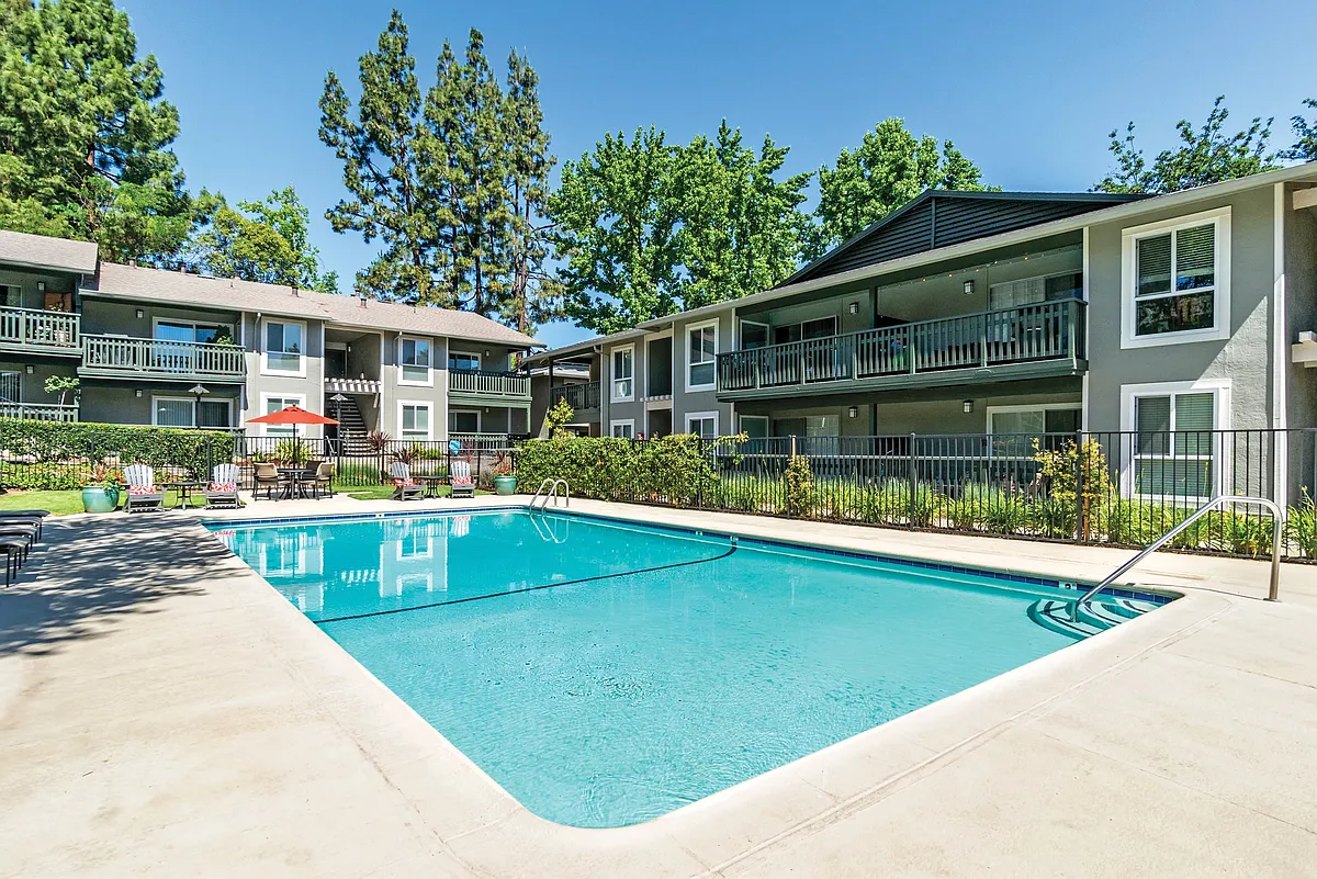Building Photo - Pleasanton Glen Apartments