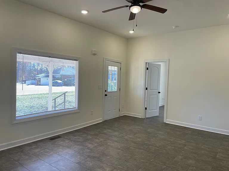 1125 N Main St — Photo 3