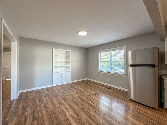 5th image of 419 N Main St