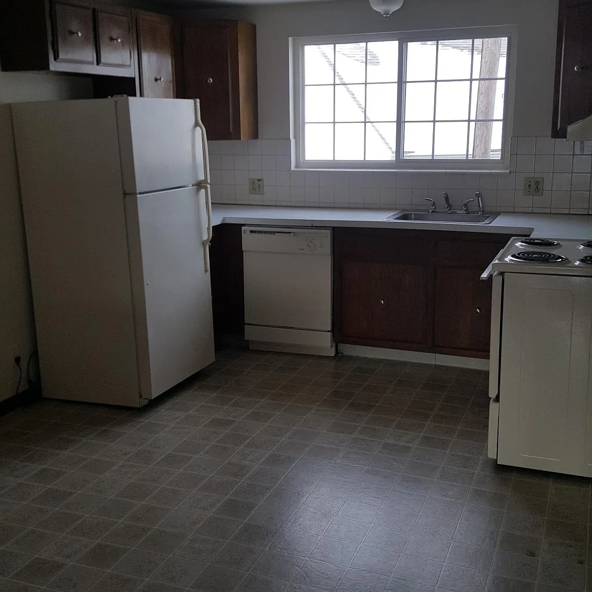940 Englewood Ave — Photo 2