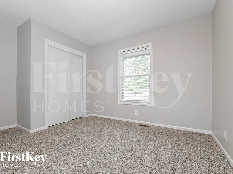201 E Hale St — Photo 15
