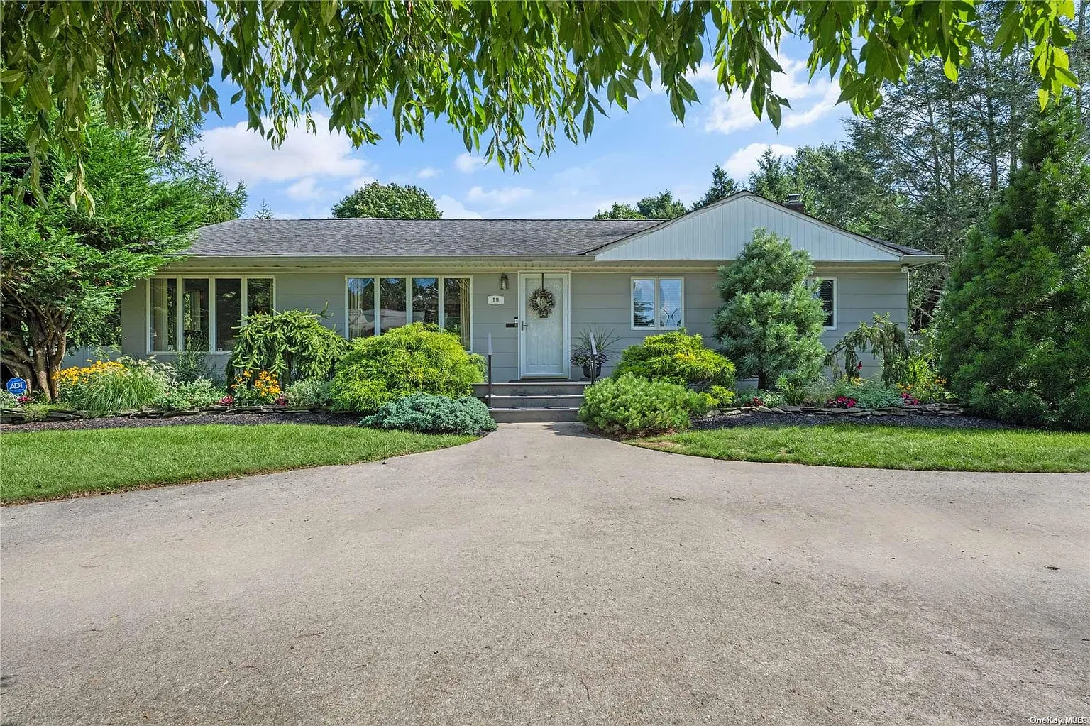 19 Ketay Drive N photo 1