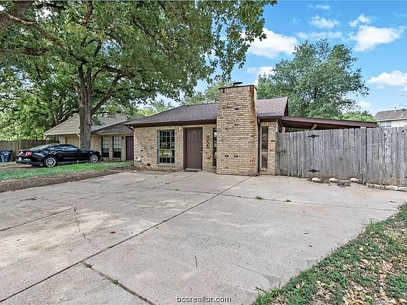 2nd image of 600 San Saba Ct