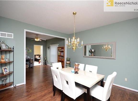 Beautiful Formal Dining Room for all your family gatherings!
