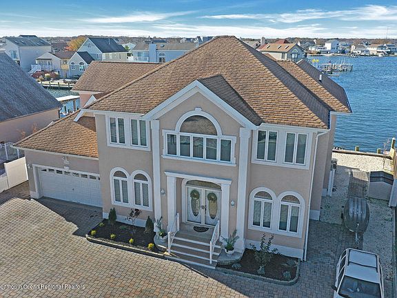 2nd image of 3290 Churchill Dr