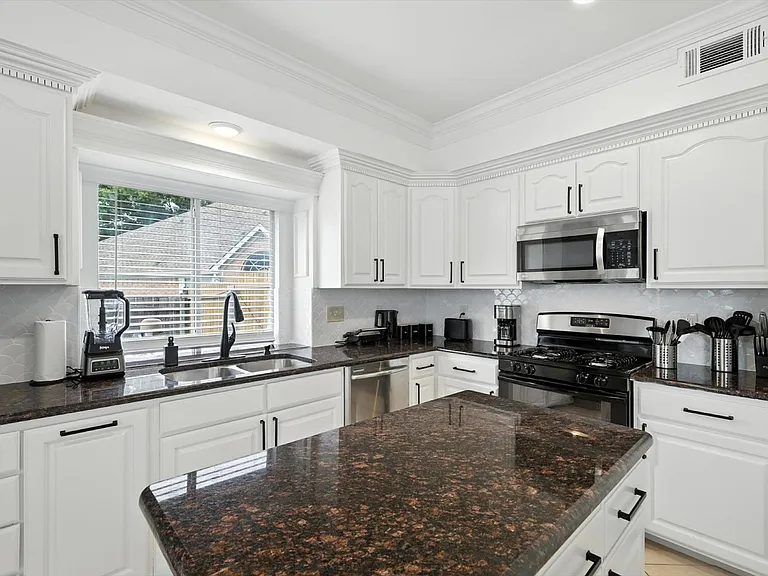 5795 Brighton Ct — Photo 10