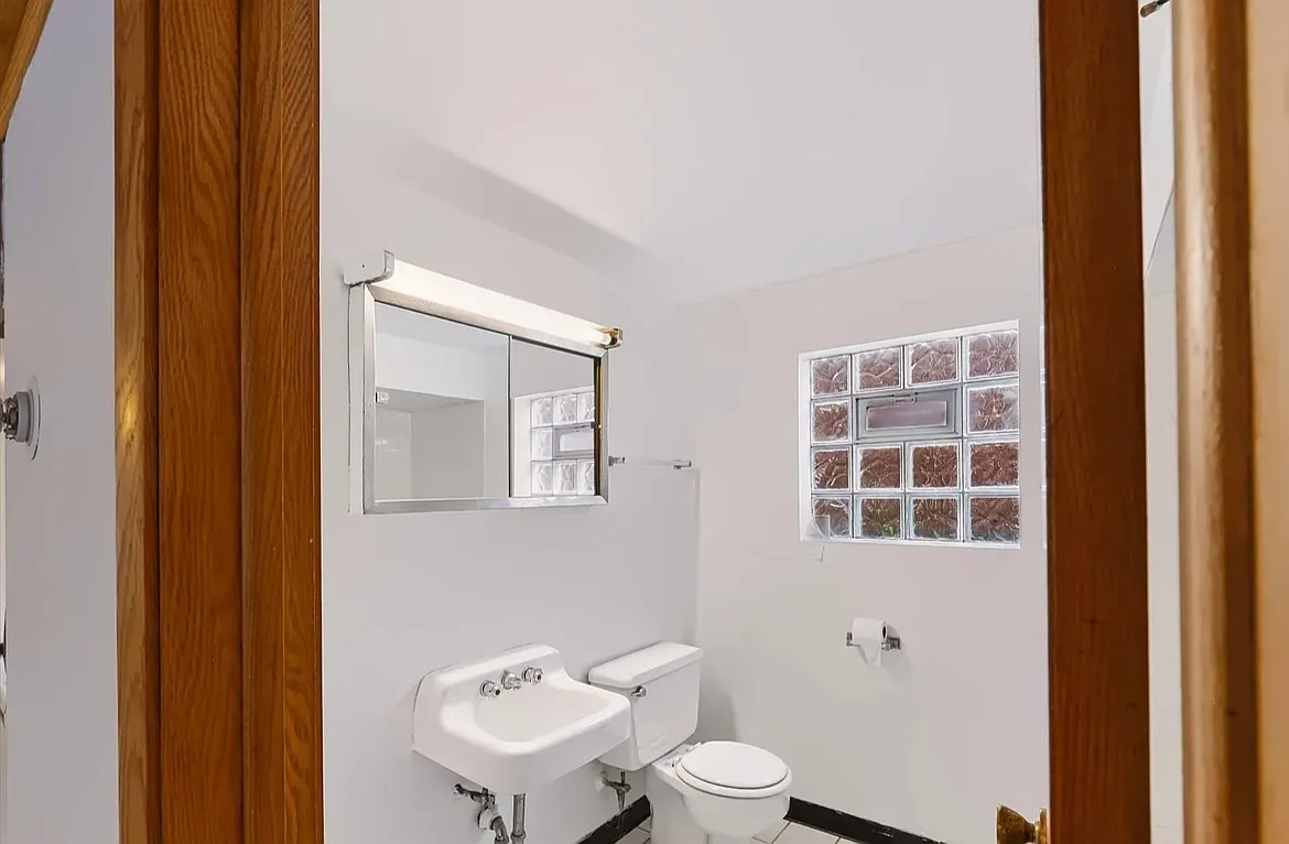 3 bed, 3600 sqft, $1,750 — Photo 3