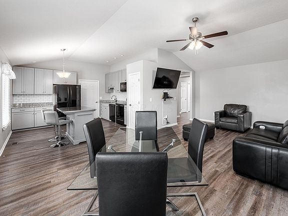 3rd image of 859 Autumn Chase Ln
