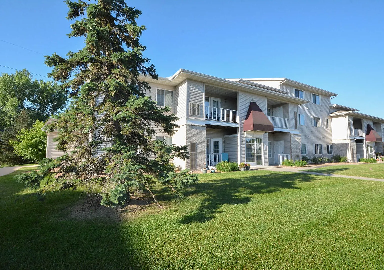 2br Willows Condo Loaded w/Amenities — Photo 1