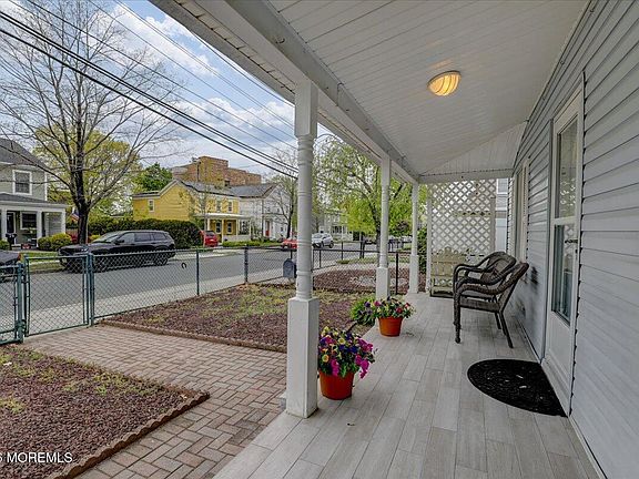 3rd image of 27 Washington Street