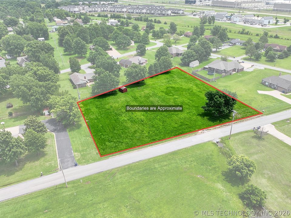 1st image of Oakwood Dr