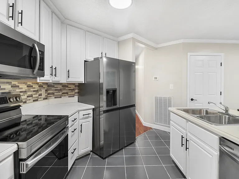1841 Darlington Dr — Photo 10