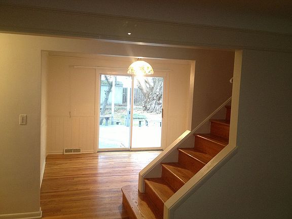 dining rm and door to deck