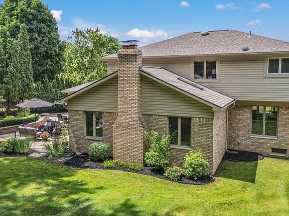 3rd image of 821 Box Canyon Ct