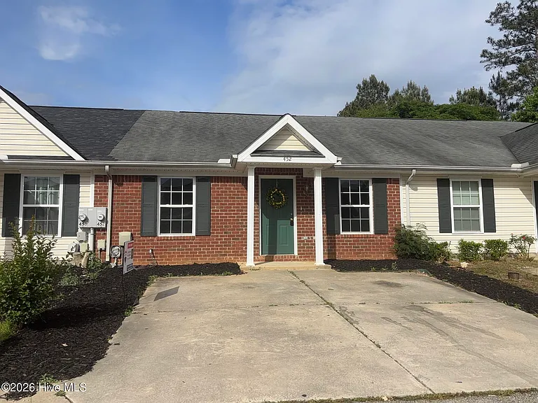 452 Flowing Creek Dr — Photo 1
