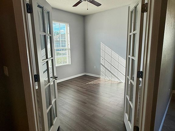 3rd image of 826 Los Caminos St