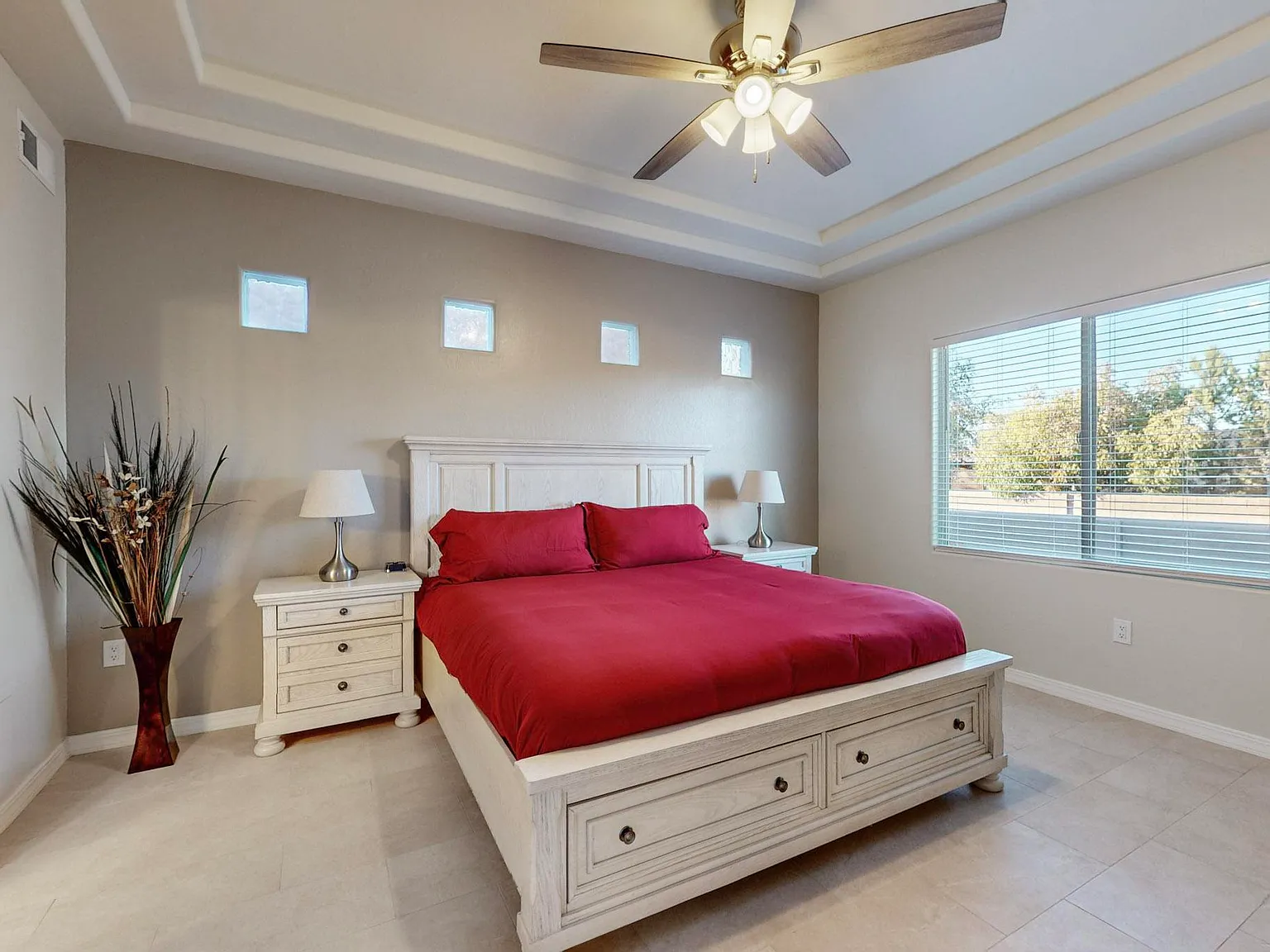 4 bed, $6,900 — Photo 3