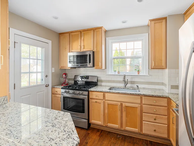 1204 Bobbiedell Ln — Photo 4