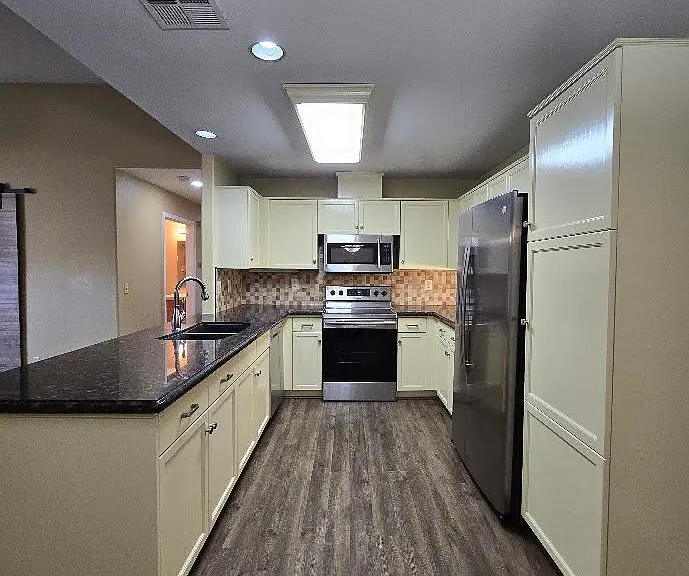8836 N Del Mar Ave — Photo 4