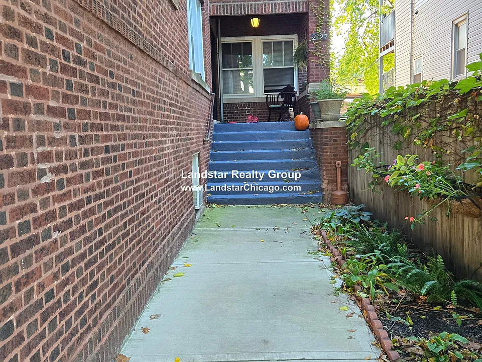 2127 W Leland Ave #1R