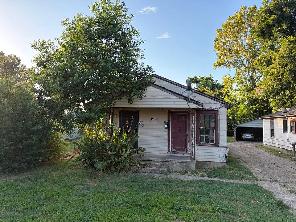 704 Carrollton St