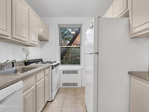 3rd image of 1815 Foster Ave Unit 3E