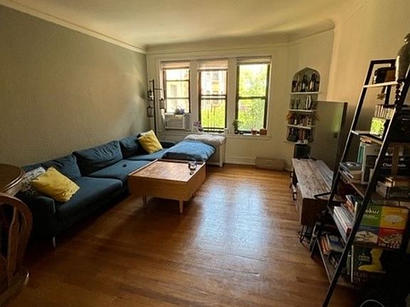 4th image of 4514 N Paulina St APT 2W