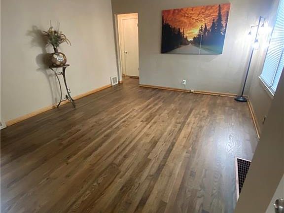 3rd image of 3101 S Norton Ave