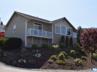 121 Coral Dr, Sequim, WA 98382