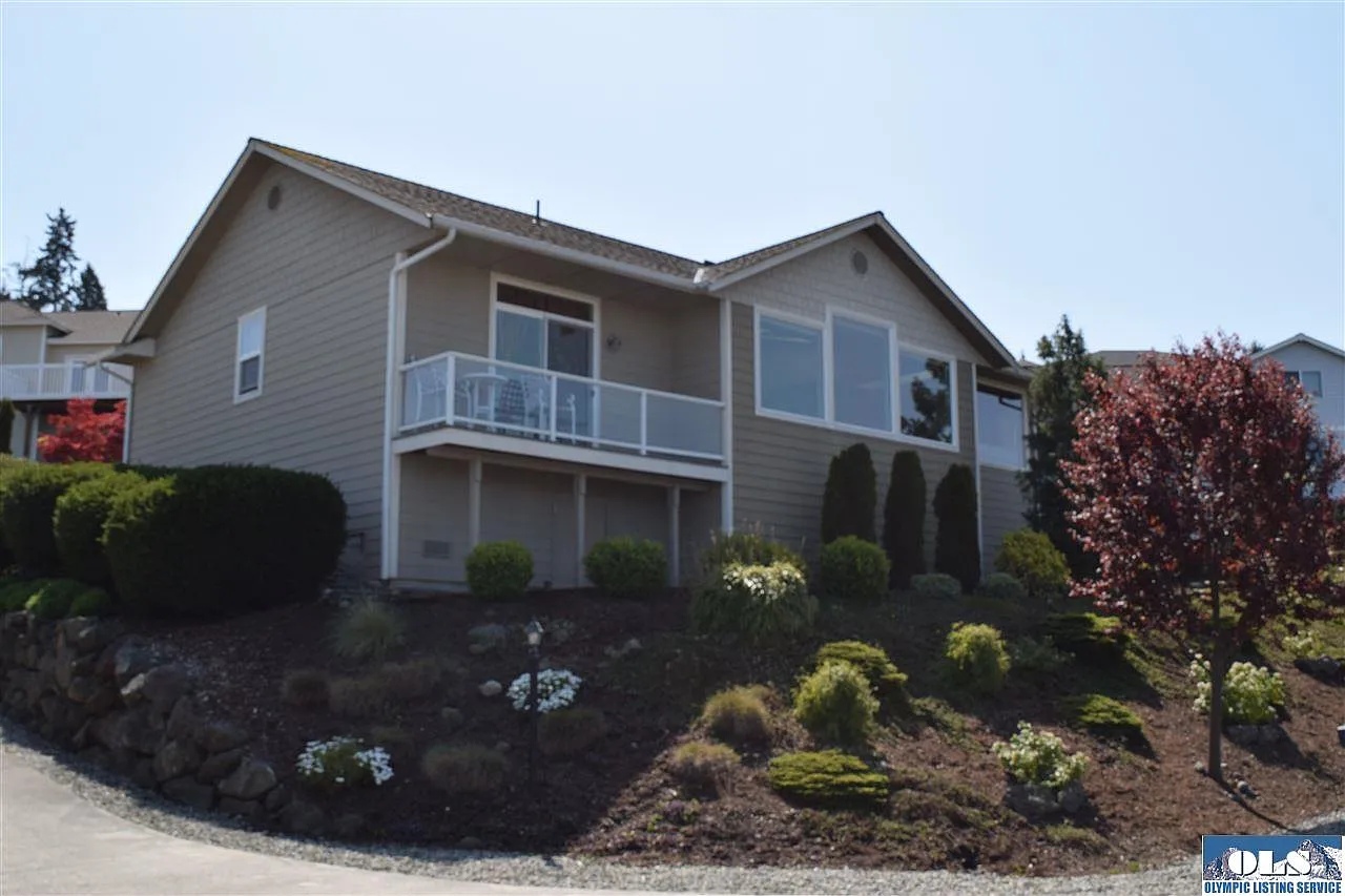 121 Coral Dr photo 1