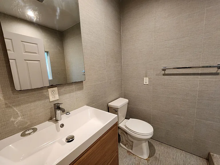 2437 1/4 Houston St #4 — Photo 17
