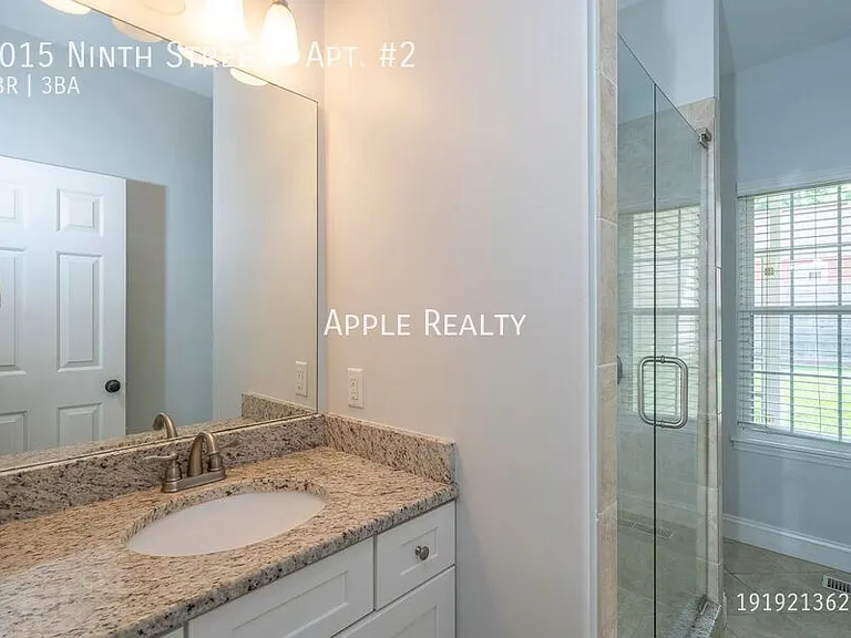 1015 9th St #2 — Photo 7