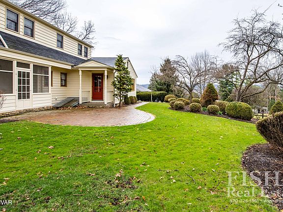 5th image of 709 Curtin St S