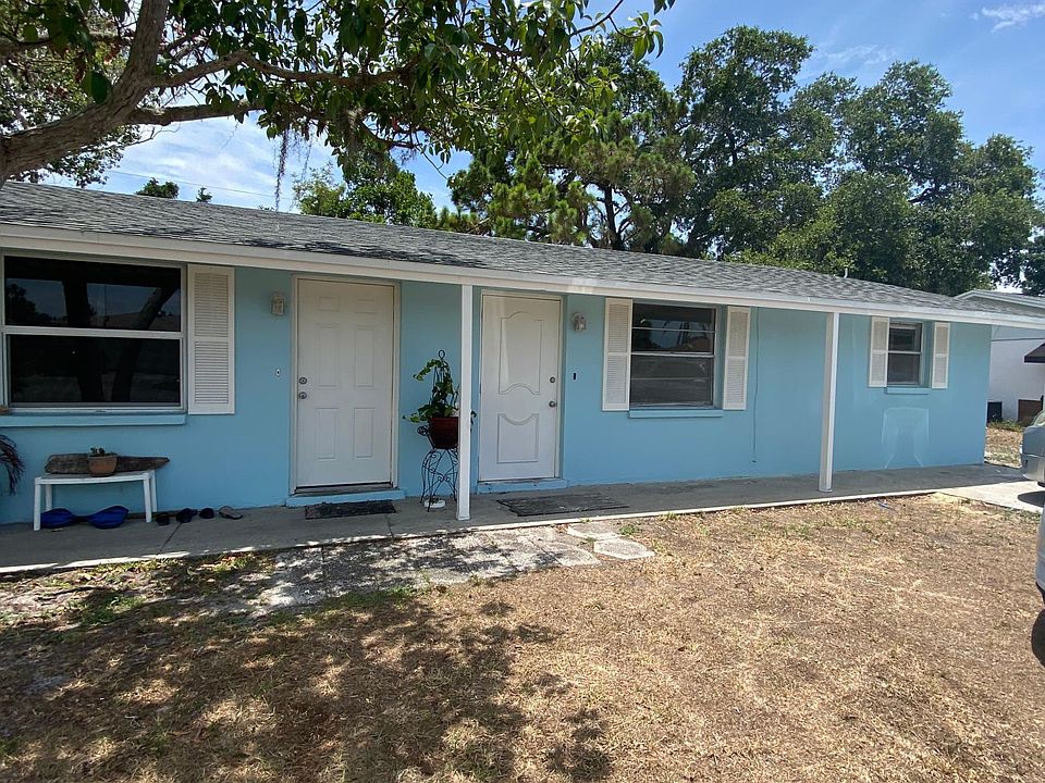 Duplex, fresh outside paint, right side. New roof