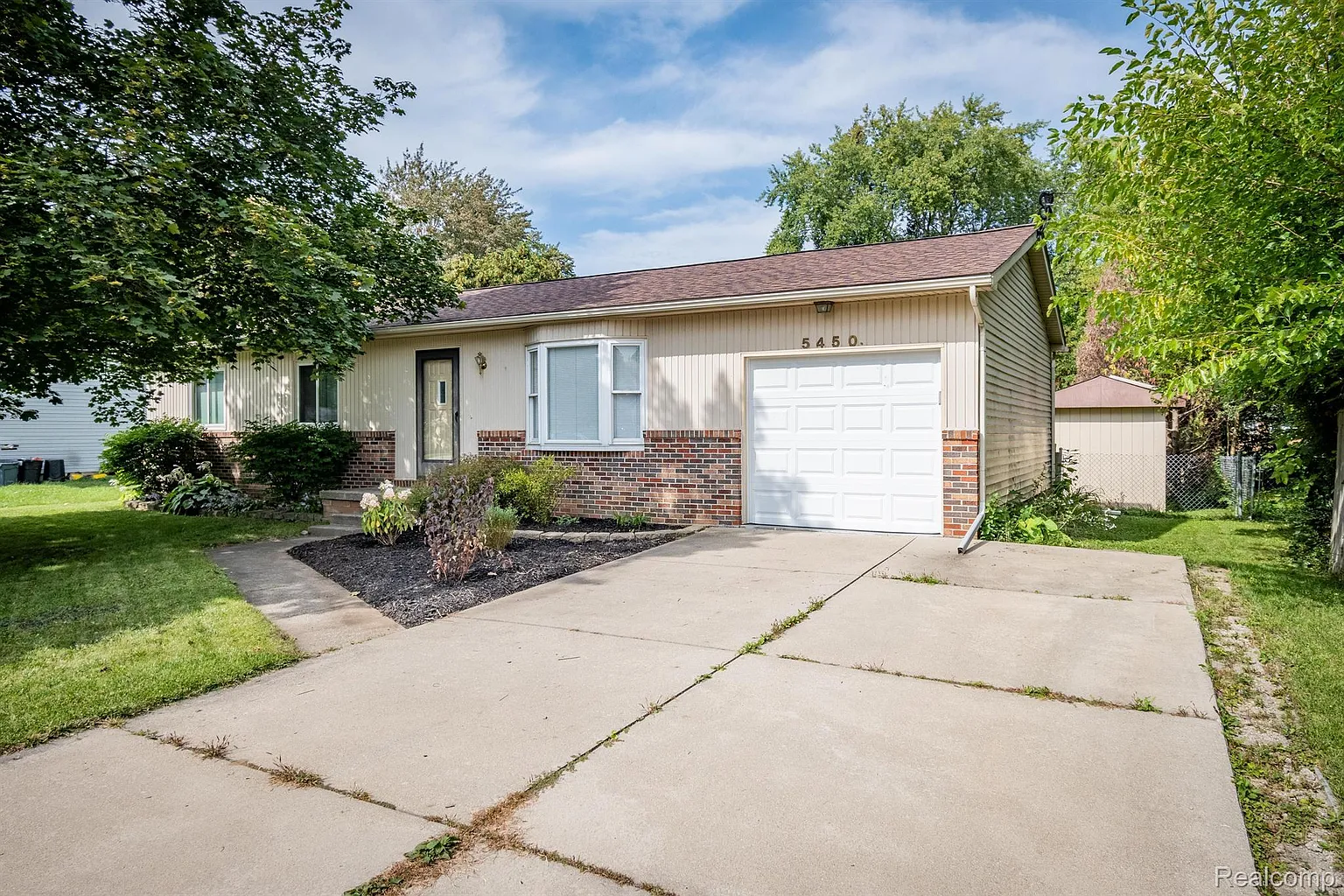 5450 Meadowcrest Dr photo 1