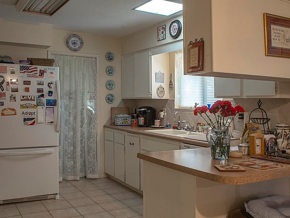 3rd image of 10509 W El Capitan Cir