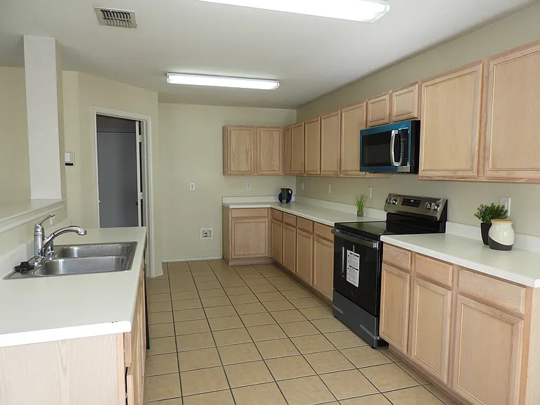 12914 Vassar Dr — Photo 5