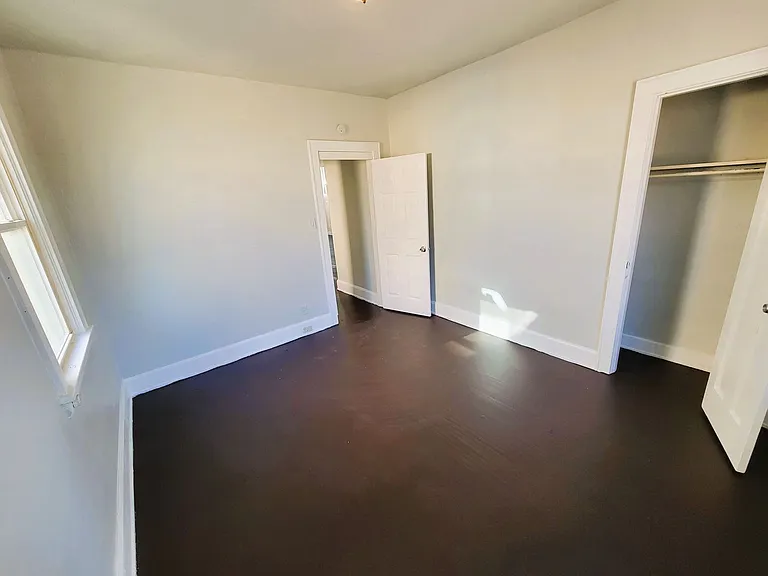 1057 Schiff ave. — Photo 11