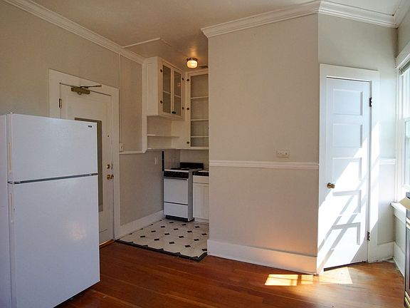 4th image of 1235 SE Yamhill St #9