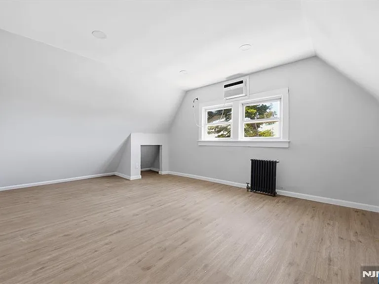 90 Dewitt Pl — Photo 15