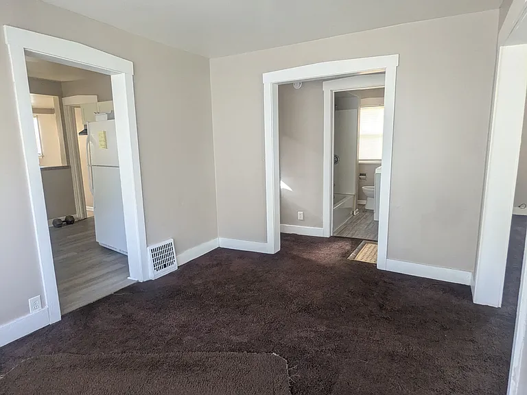 994 Peerless Ave — Photo 16
