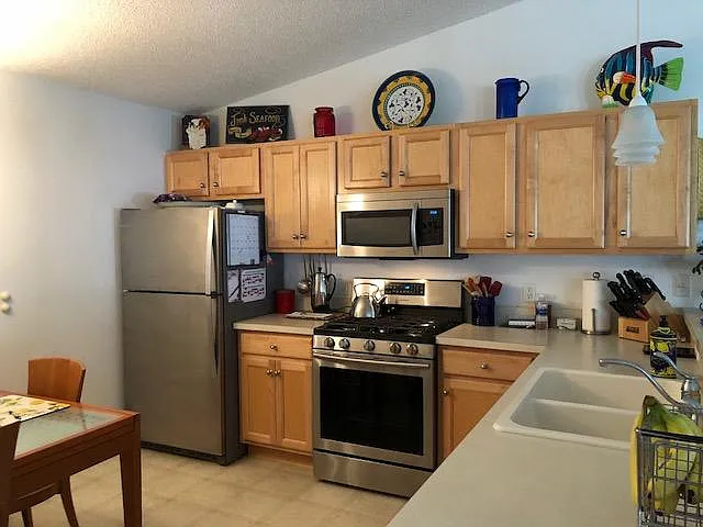 1645 Hickory Grove Ln — Photo 4