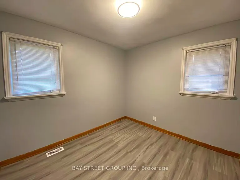 385 Beachwood Ave — Photo 11